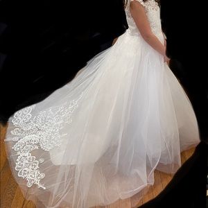 Ivory white flower girl dress, size 6-7.